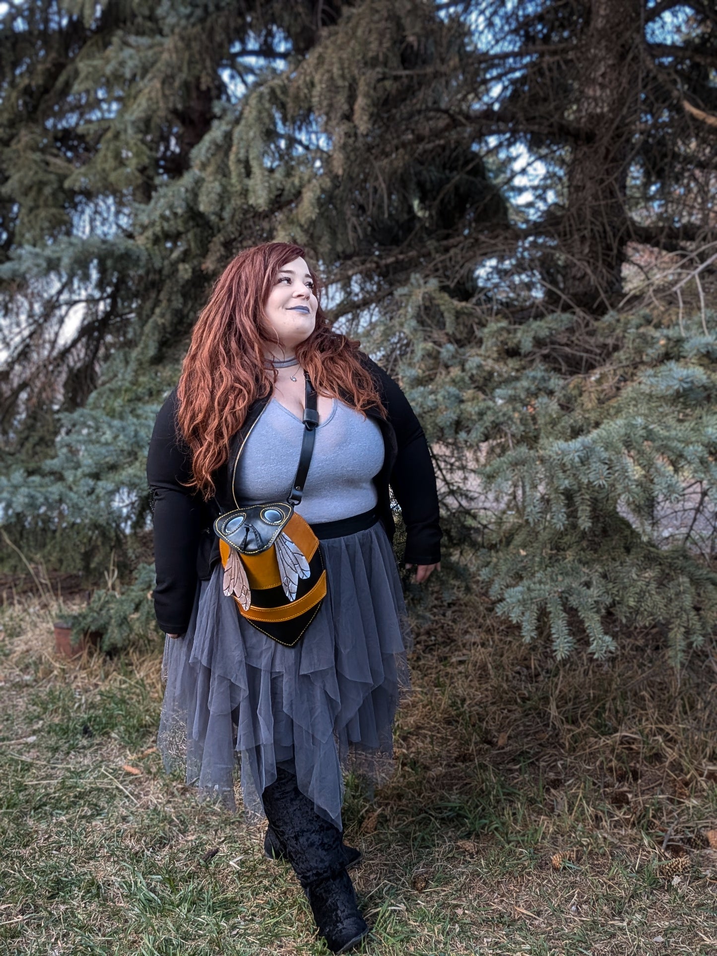 HANDMADE LEATHER BEE CROSSBODY PURSE (Full Grain)